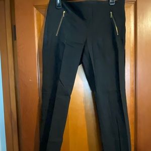 NWOT The Limited Exact Stretch skinny leg pant, black with gold zippers, size 8